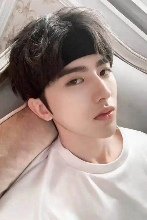 蔡徐坤发声承认和c女士自愿交往不存在所谓的强制堕胎