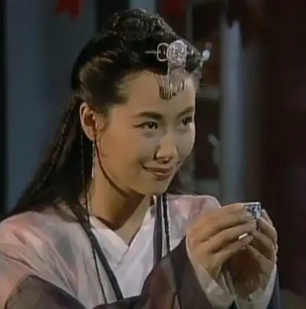 《倚天屠龙记》改编自金庸同名长篇小说,叶童饰演赵敏,原名敏敏特穆尔