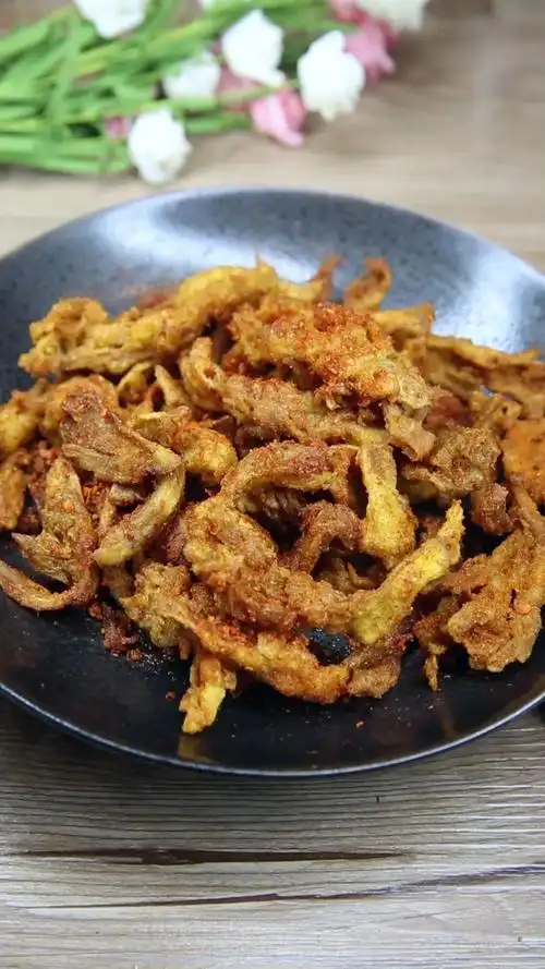 好吃的油炸平菇,香香的,脆脆的