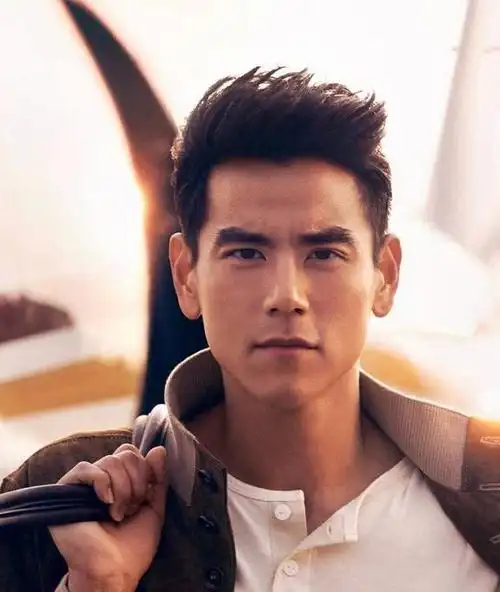 彭于晏曾凭借帅气的外表和硬汉的形象,在内地娱乐圈走红一时,深受观众