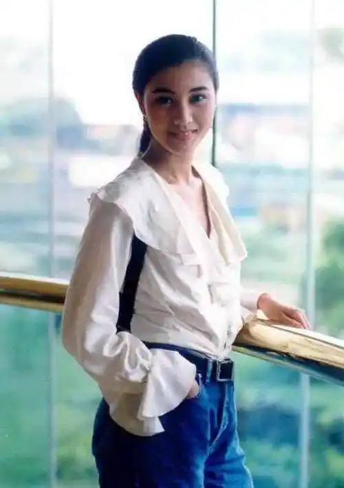 最强小三李嘉欣18岁出道20岁被包养38岁苦尽甘来嫁豪门