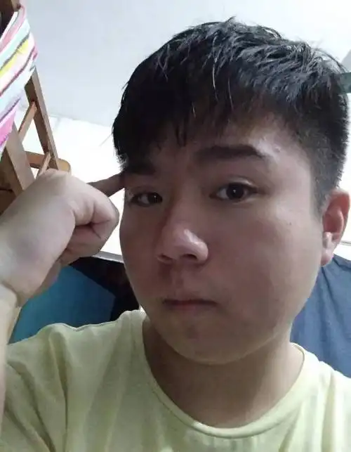 有人说我是大饼脸有人说我是国字脸有人说我是鹅蛋脸.