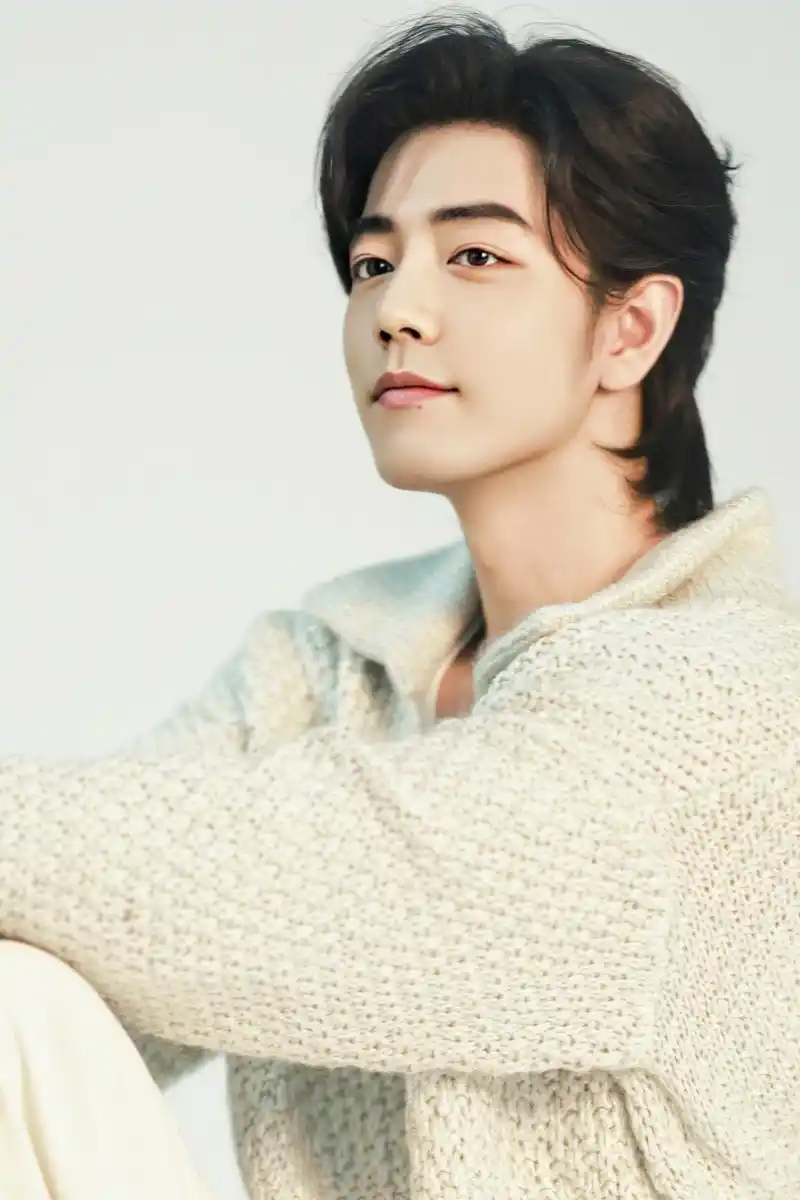 肖战壁纸出炉!  遇见肖战,就是遇见了阳光洒满的好日子.