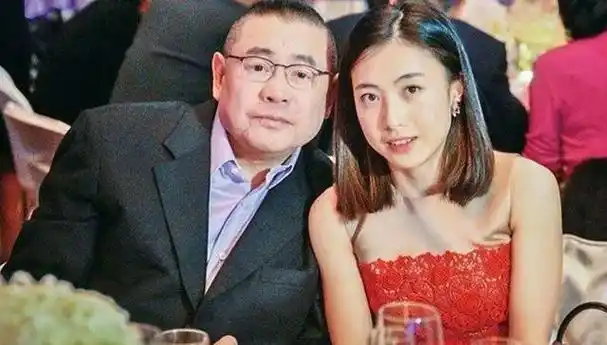 难怪李嘉欣这么漂亮的港姐,也会喜欢刘銮雄.