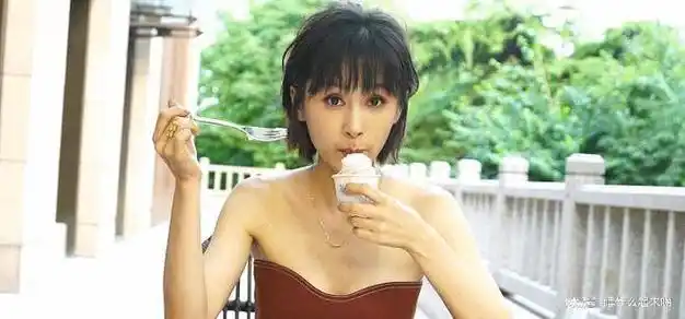 王子文瑜伽尺度惹争议又现销魂冰激凌身高不够身材来凑