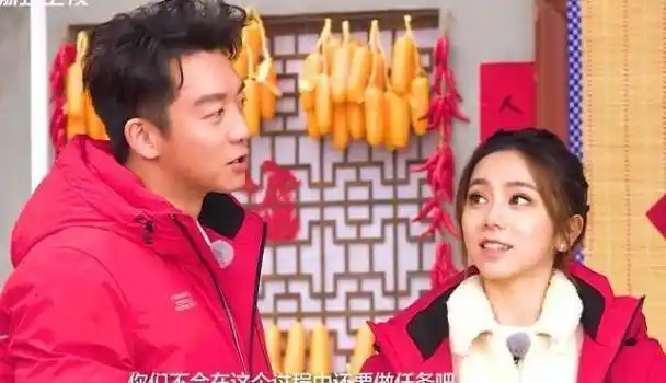 原创郑恺结束陪产假回跑男帮女嘉宾打伞很暖心杨颖全程在边上