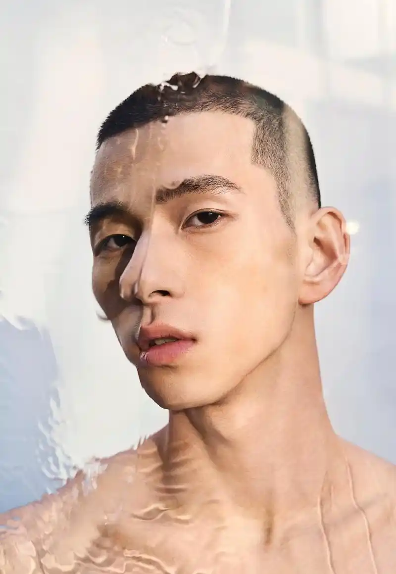 短发圆寸的肌肉男,痞帅的魅力让人无法拒绝!