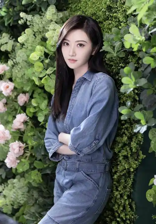 女星景甜优雅写真人间的富贵花