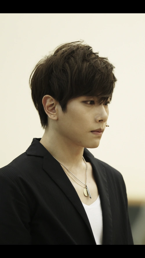 p>朴孝信(park hyo shin),韩国著名男歌手.