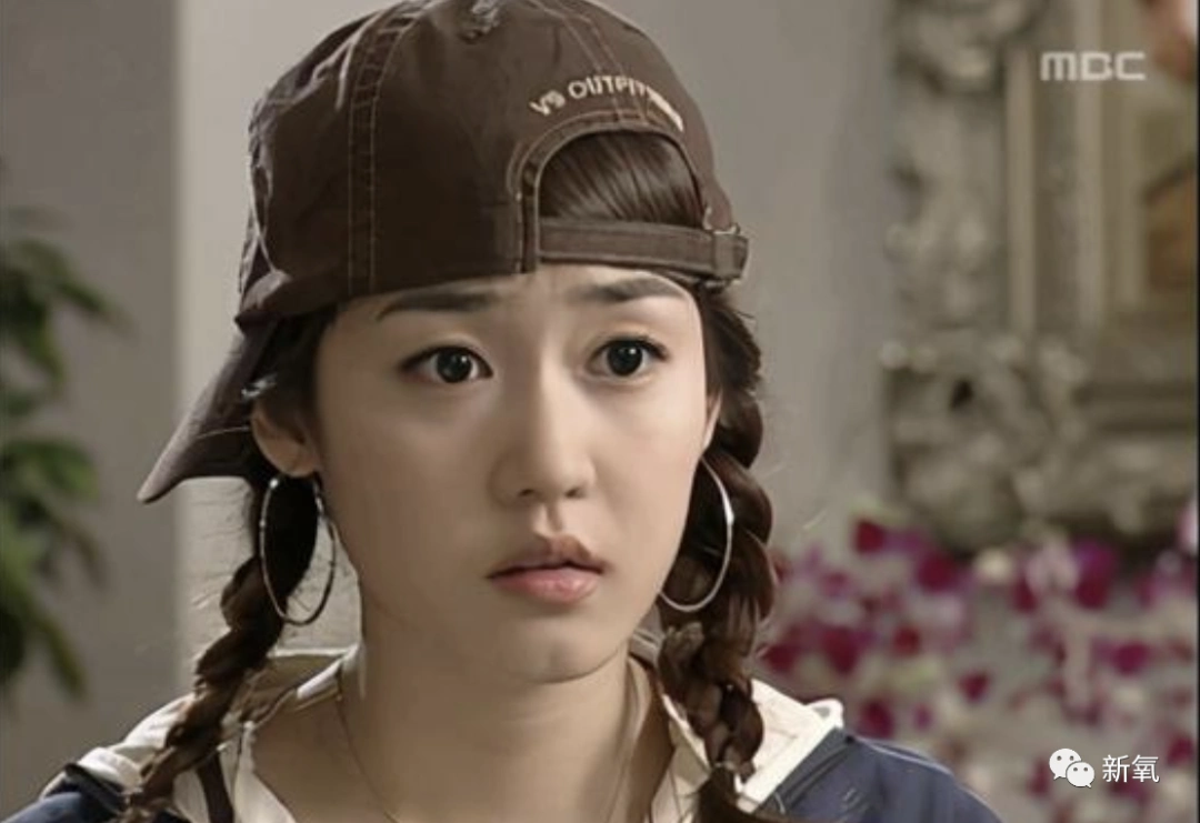 41岁韩星成宥利诞下双胞胎女儿