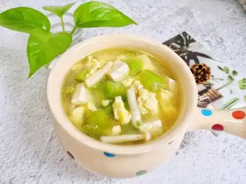 【秋冬靓汤】丝瓜豆腐菌菇汤,秋冬季节皮肤也能保持水嫩!