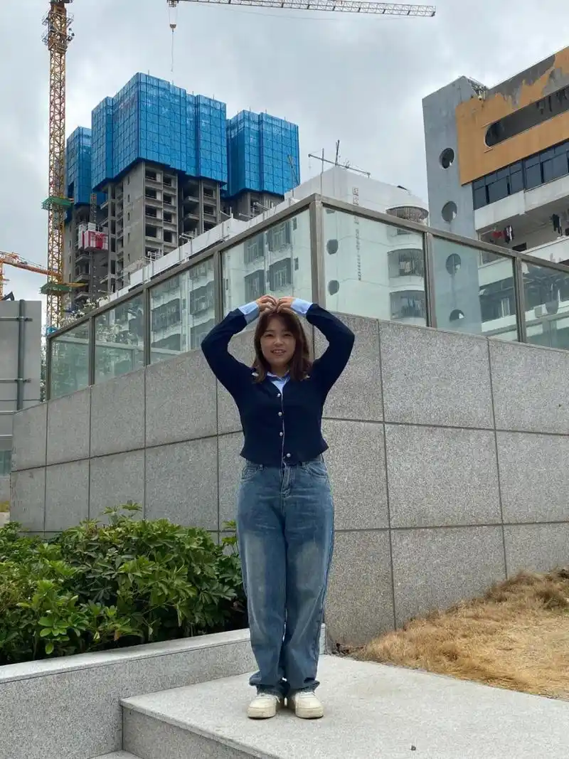 身高153体重120斤:真实的自我  在我们这个追求瘦为美的时代,很端人