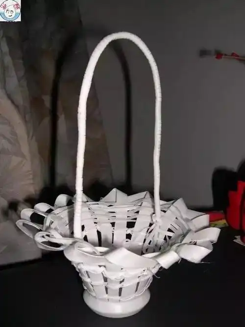 酸奶瓶废物利用手工制作可爱小花篮做法