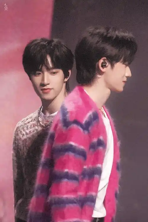 宋亚轩刘耀文新歌上线双人合照