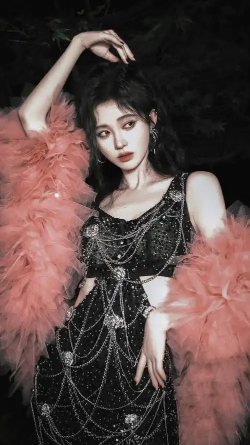 鞠婧祎烟熏妆生日写真##鞠婧祎朋克生日写真