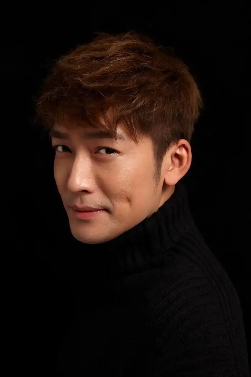 张博暖冬时尚大片显儒雅暖心_高清图集_新浪网