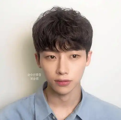 男士齐刘海发型