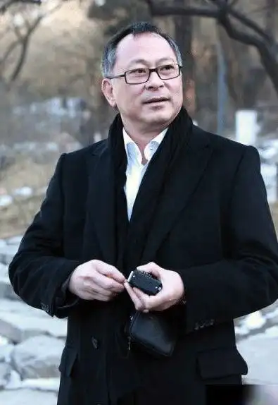 刘德华给他做配本可成为功夫巨星却因爱上李若彤而前途尽毁