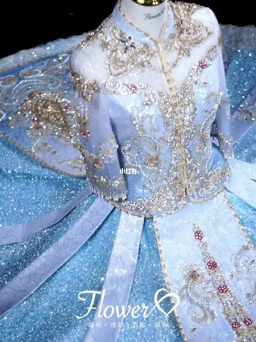 少女感冰透蓝色闪闪秀禾服中山flower婚纱