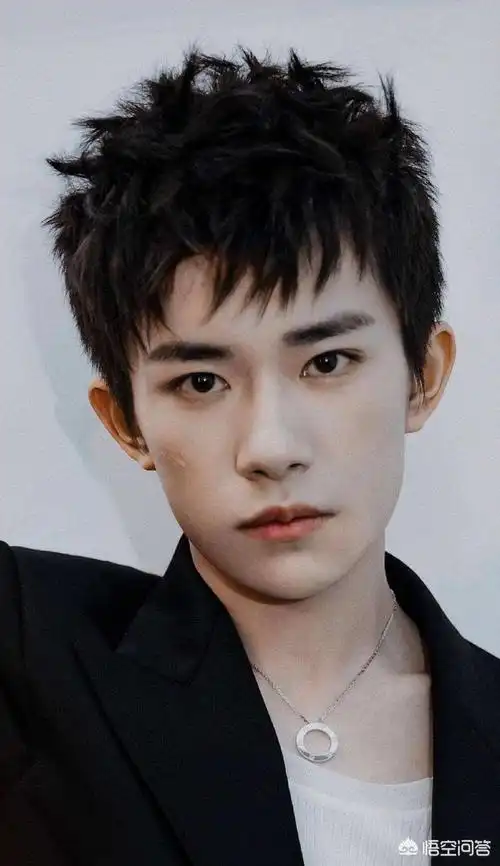 你觉得易烊千玺什么发型最帅? - 石塘网