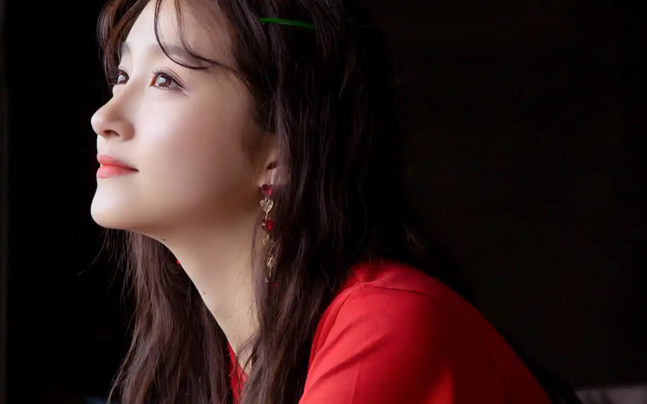 关晓彤性感甜美写真桌面壁纸