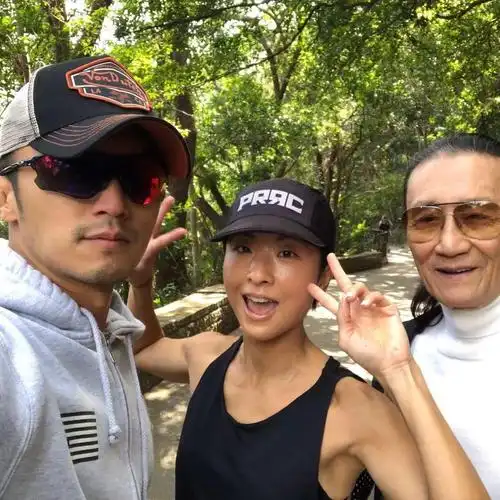 回顾谢贤前女友coco12年青春换来2000万如今怎样了