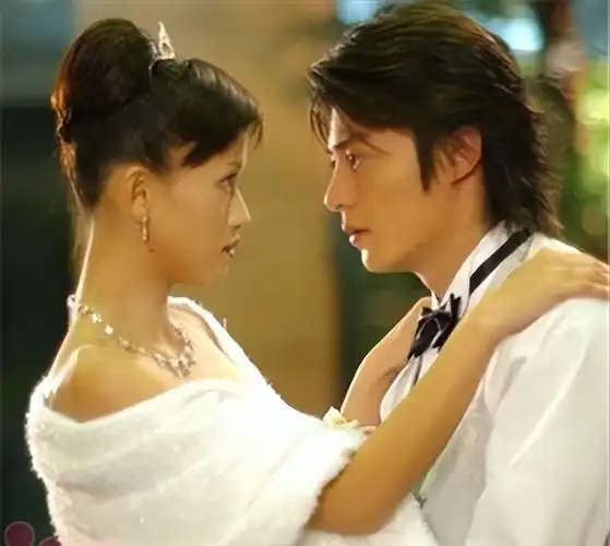 陈乔恩霍建华让她难释怀如今嫁给小九岁的富二代真幸福