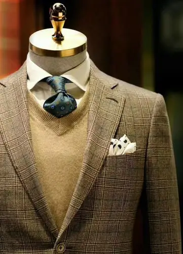 平驳领两粒扣格子男士定制西装