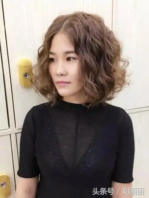 中年女士短发图片2020时尚(中年女性短发发型图片大全最新)-天晟网