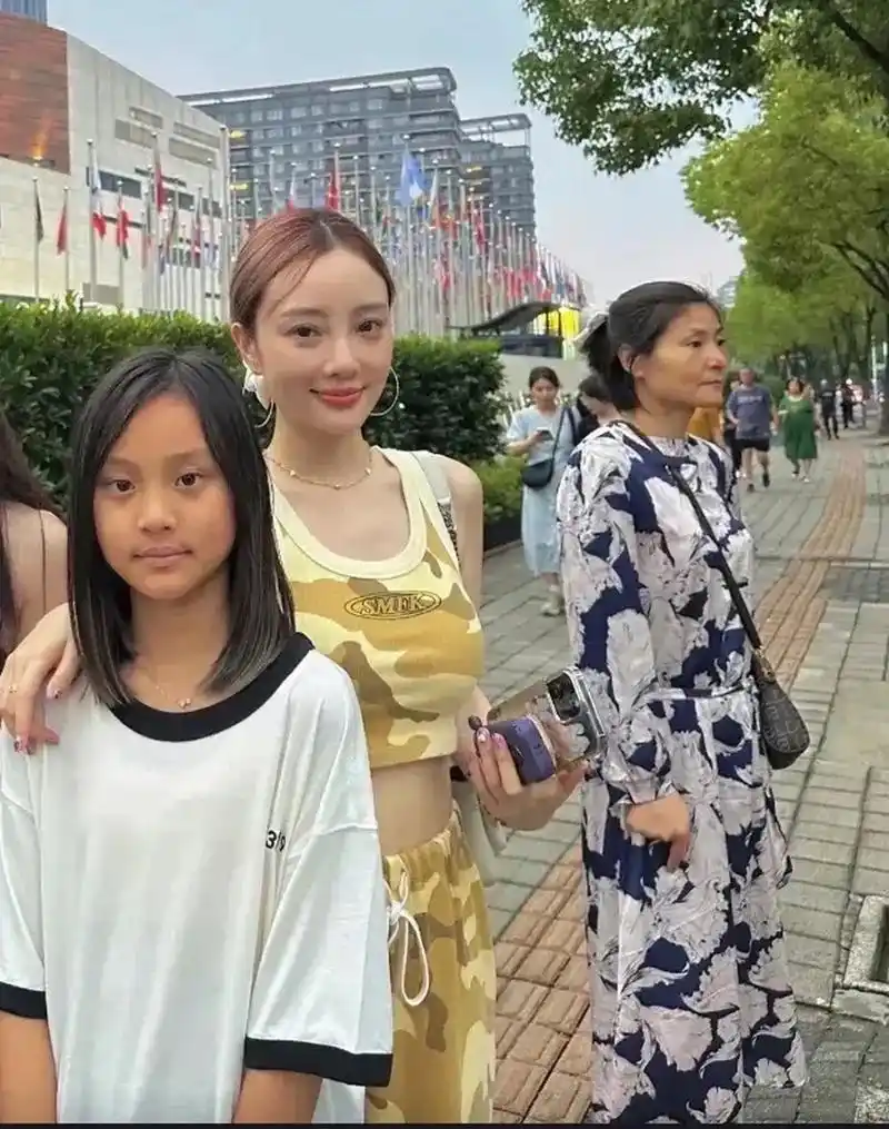 李小璐素颜照也美!