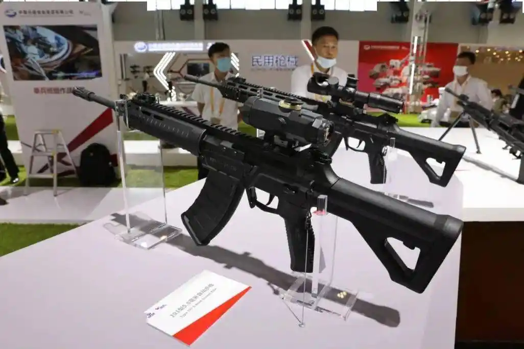 解放军的新步枪帅炸