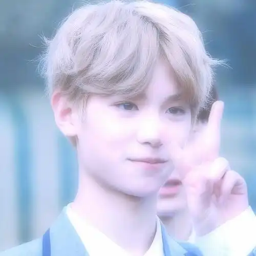 偶像练习生justin黄明昊头像自截自滤二传注明cr堆糖许忱拿图收藏点赞