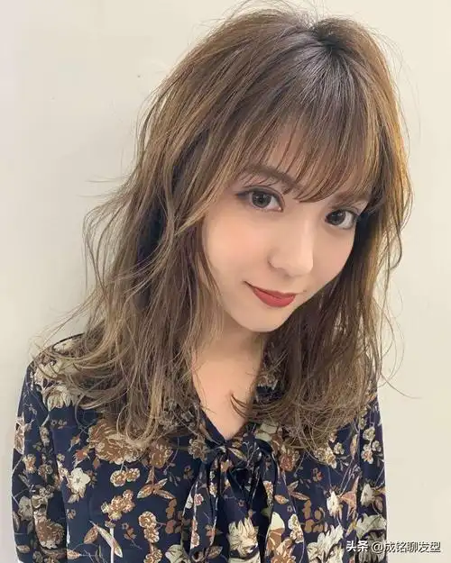 10款优雅时尚的卷发发型,送给各位长发女生