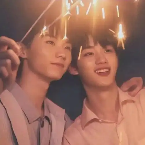 在两家粉丝撕的最狠时 祺鑫的超话简介改成了九个字用