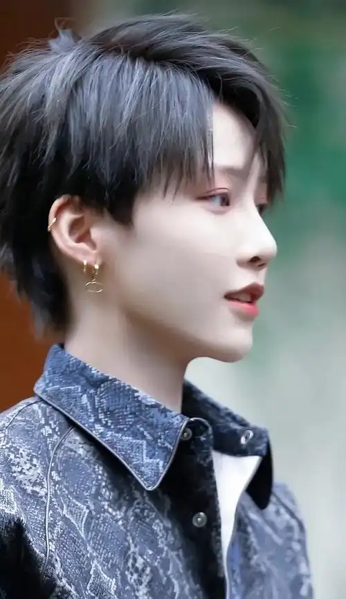 伞伞们速求刘雨昕美图!要高清的