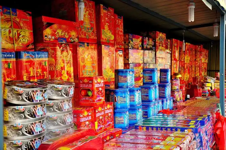 开土产鞭炮店的朋友说,过了五一就不让卖了!