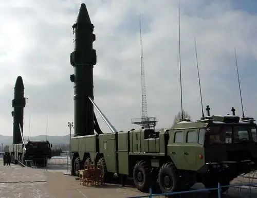 资料图:中国二炮部队装备的东风-21c导弹.