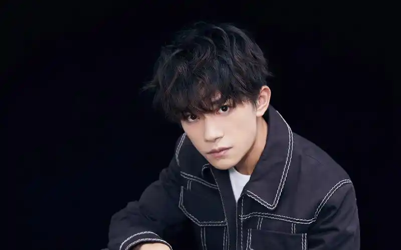 首页 电脑壁纸 tfboys易烊千玺黑色背景帅气写真 > || 更新时间:2018