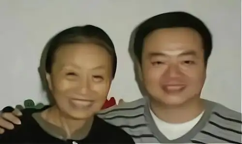 张少华丈夫现状,张少华罕见全家照曝光