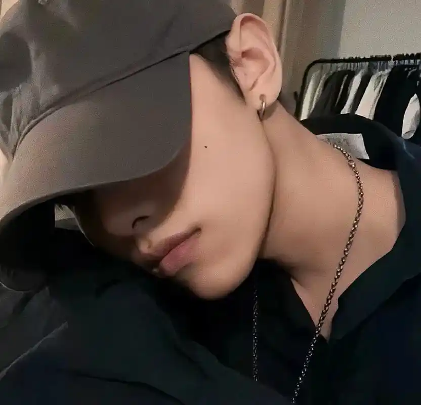 男生头像ins高级感男头 #男生头像 #男头像简单干净  - 抖音