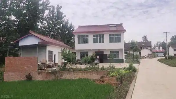 专家称农村大量房子只造不住,评论区一片群嘲