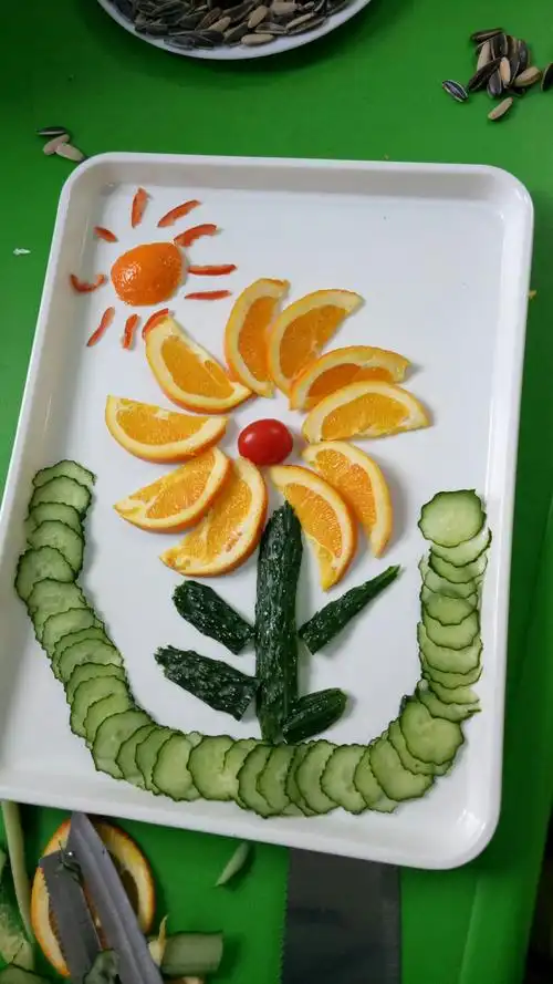 花篮幼儿园水果拼图茶话会