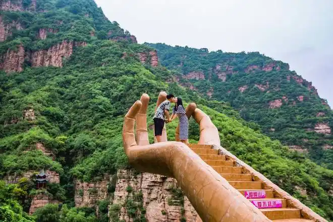 河北邢台有一座爱情山风景秀美有山有水特别适合情侣出游