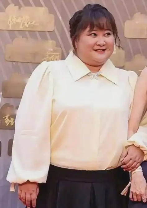 贾玲胖出新高度岁月塞给你的肥肉还可能带来病和傻