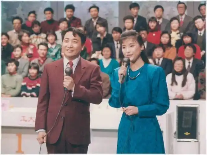 一代国民女神,从春晚消失了_赵忠祥_倪萍_观众