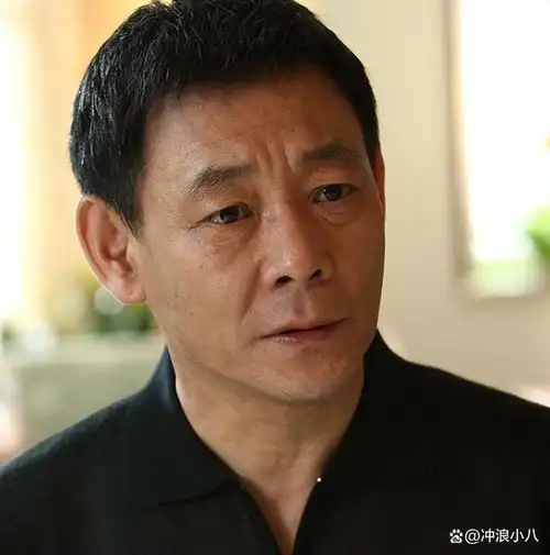 儿子看到这样的父亲,也开始萌生了成为演员的愿望.