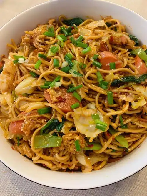 鸡蛋火腿肉丝炒面