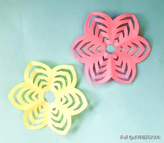 花朵剪纸教程(亲子手工,教孩子用一张纸剪出一朵可爱的花朵,简单易学