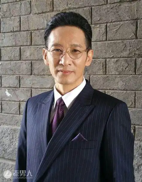 王劲松真的是太帅了怒斥年轻演员不要脸?