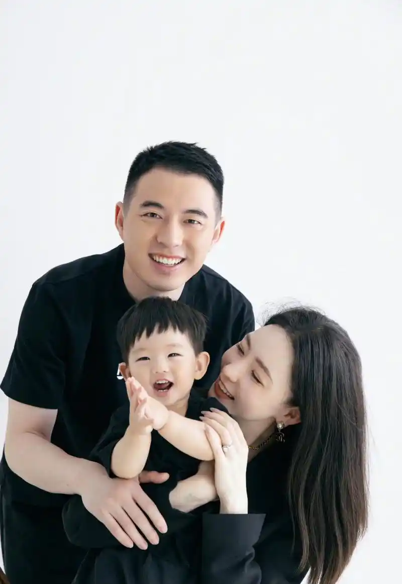 高晓松前妻夕又米晒全家福